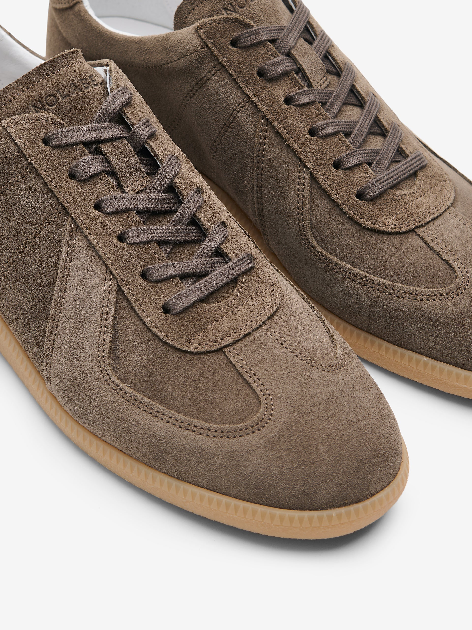 Carson Suede FW01002-BRW