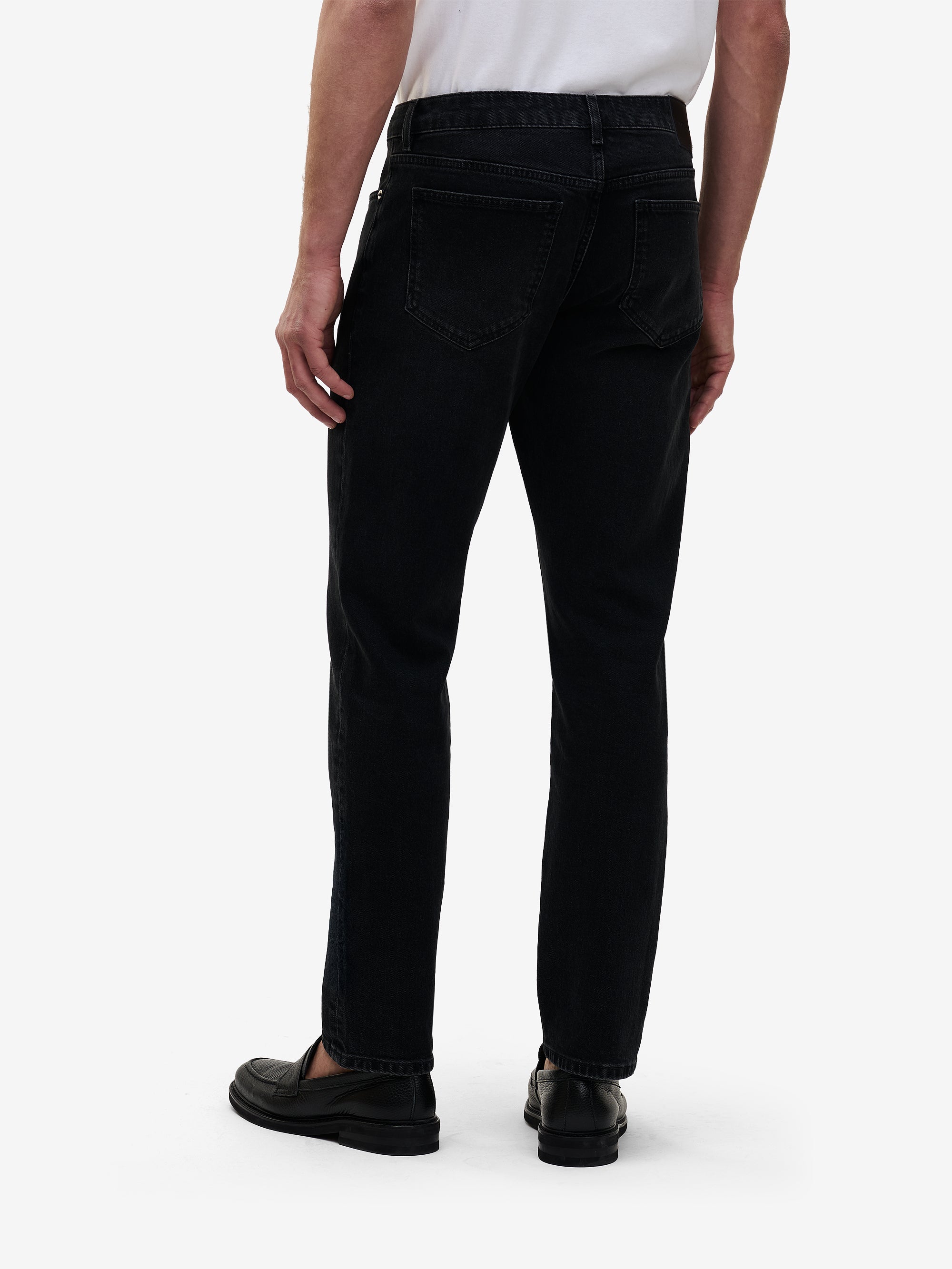 YAMANE　ブラックデニム Yamane Slim Tapered Black Denim Jeans | No Label